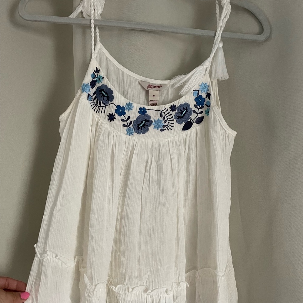 Summer floral embroidered shirt - loose and comfy! Perfect for vacation💕